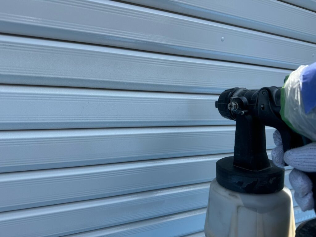 シャッター中塗り